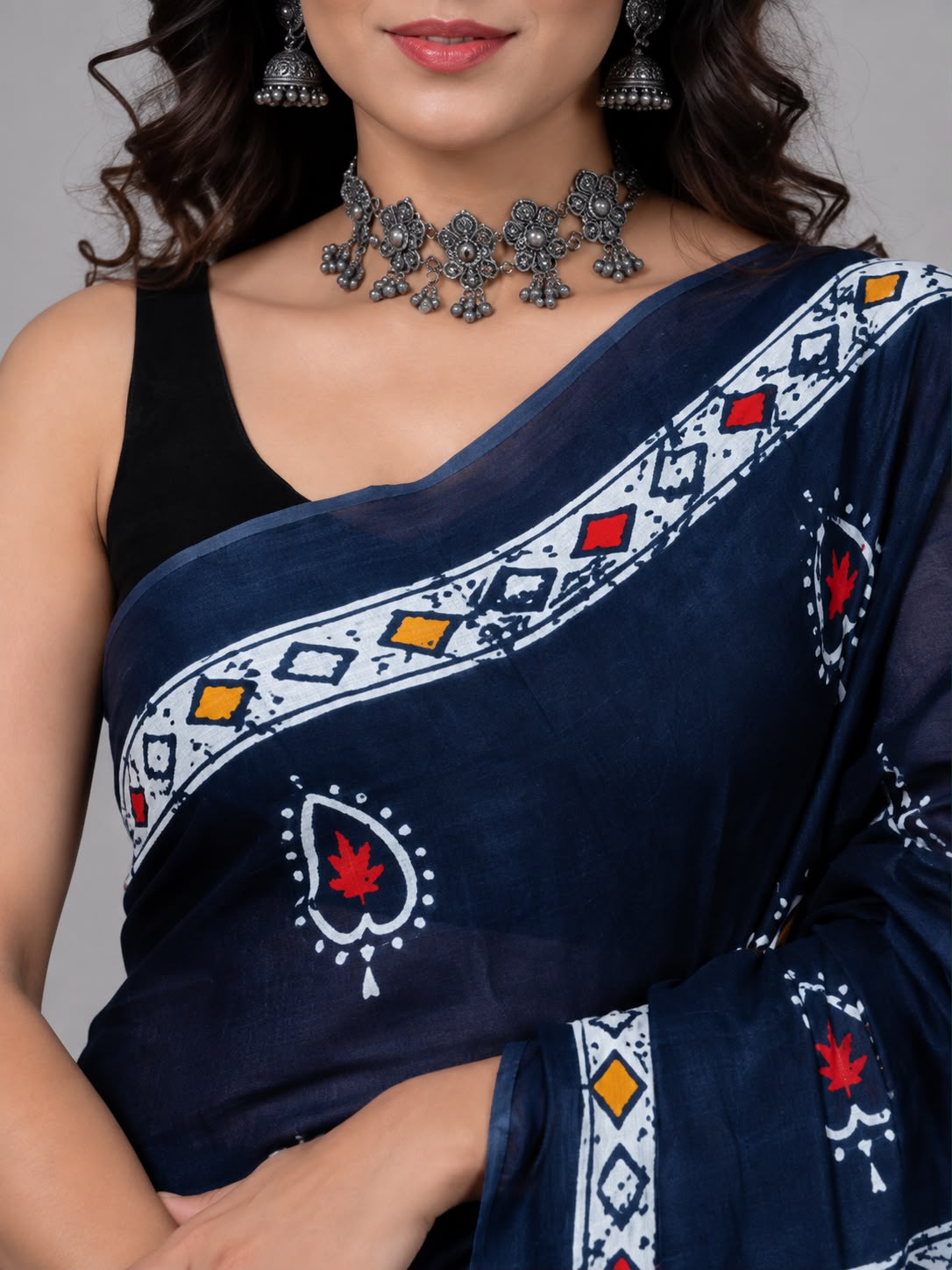 Parnika Greyish Black Print Cotton Saree
