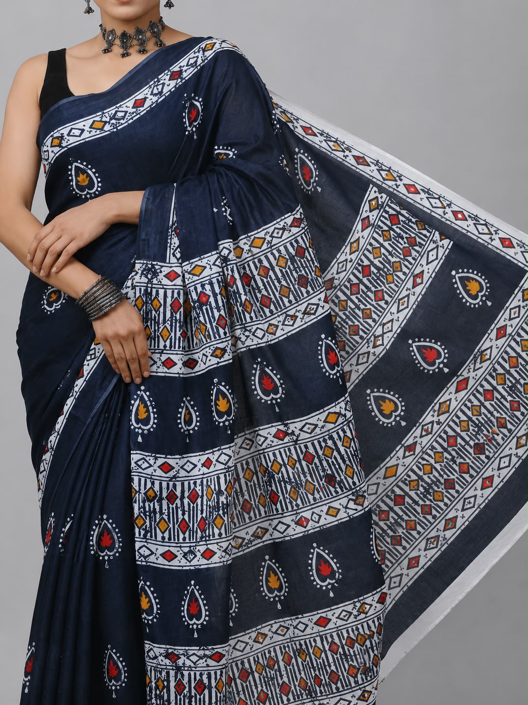 Parnika Greyish Black Print Cotton Saree