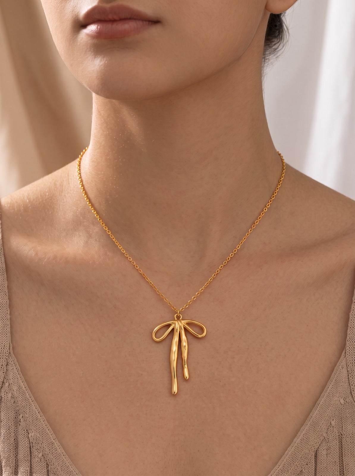 Bow Pendant Necklace