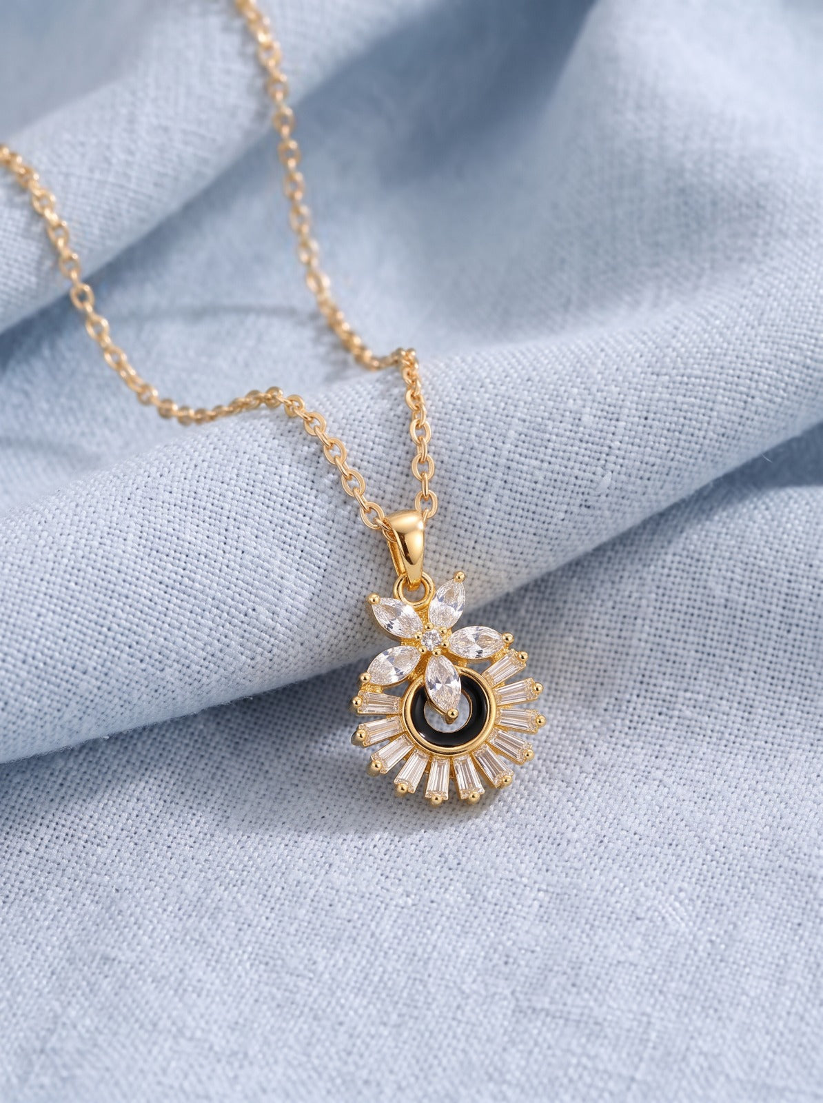 Daisy Glow Necklace.