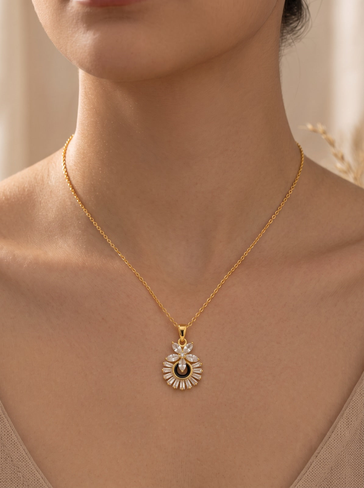 Daisy Glow Necklace.