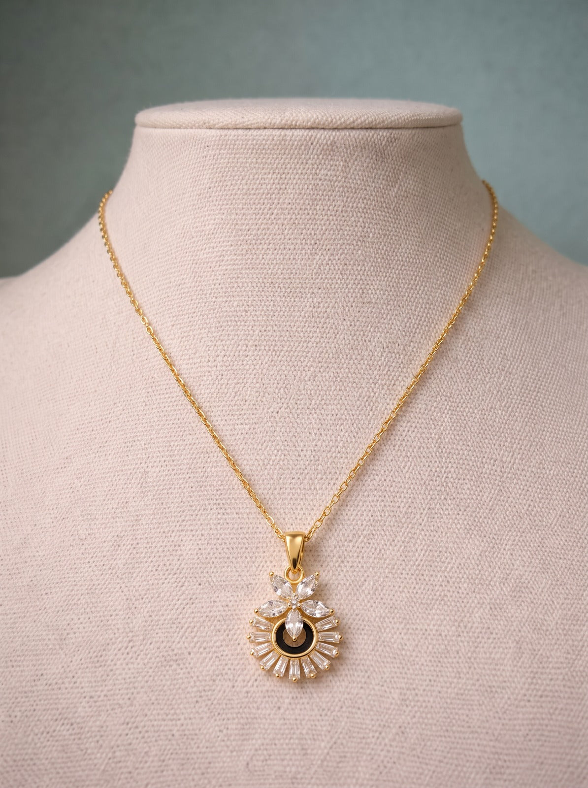 Daisy Glow Necklace.