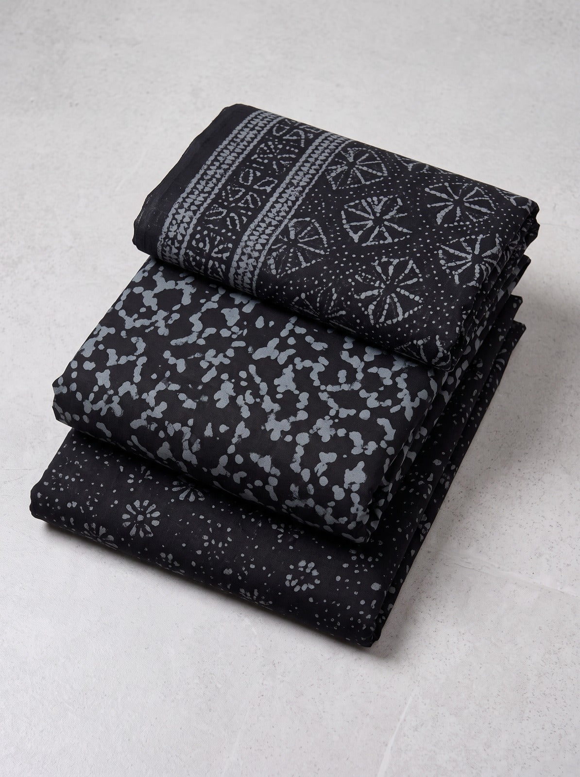 Black Beauty Cotton Unstitched Dress Material With Cotton Shawl
